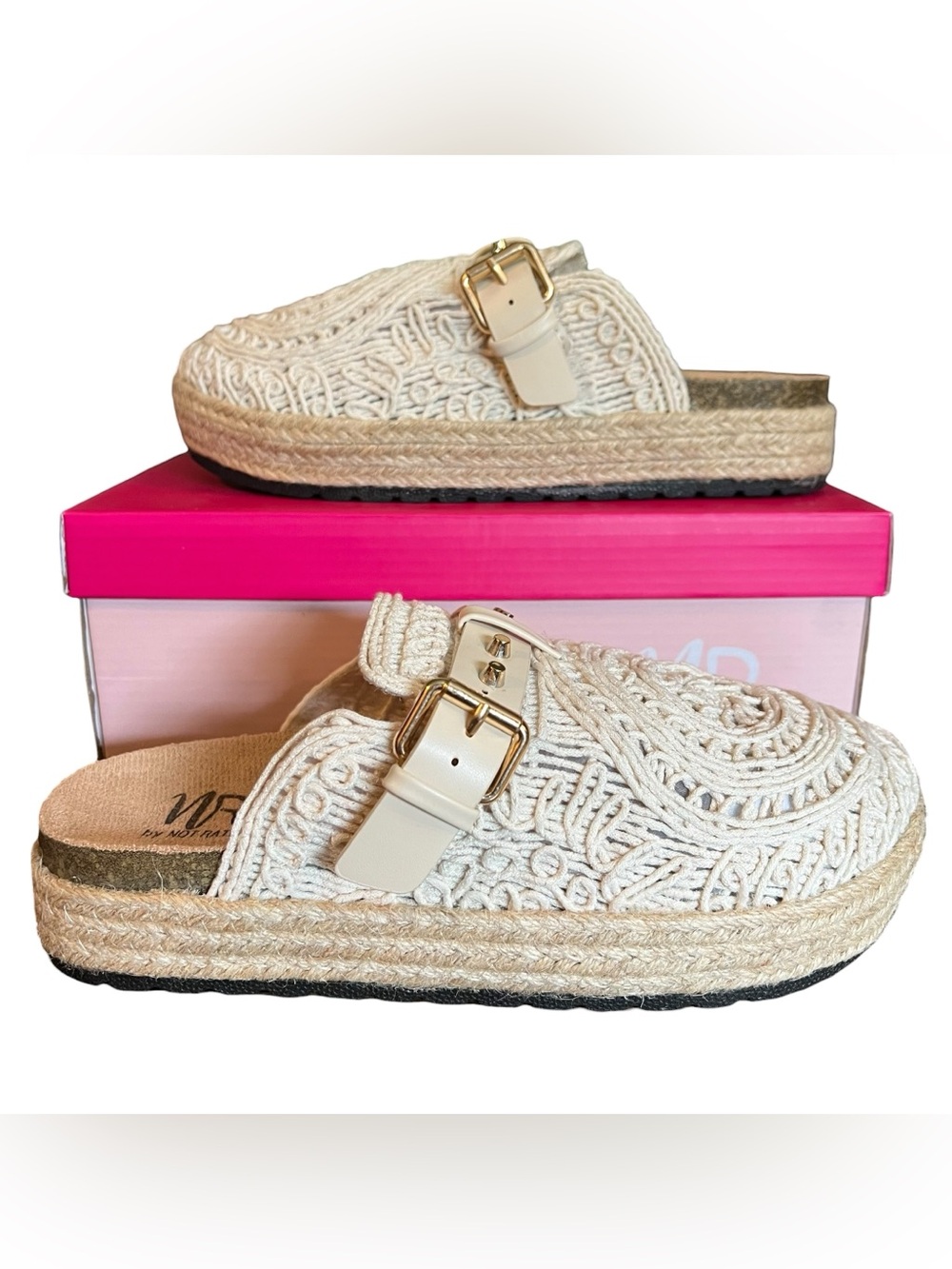 NR by Not Rated Tread Clogs in White Size 9